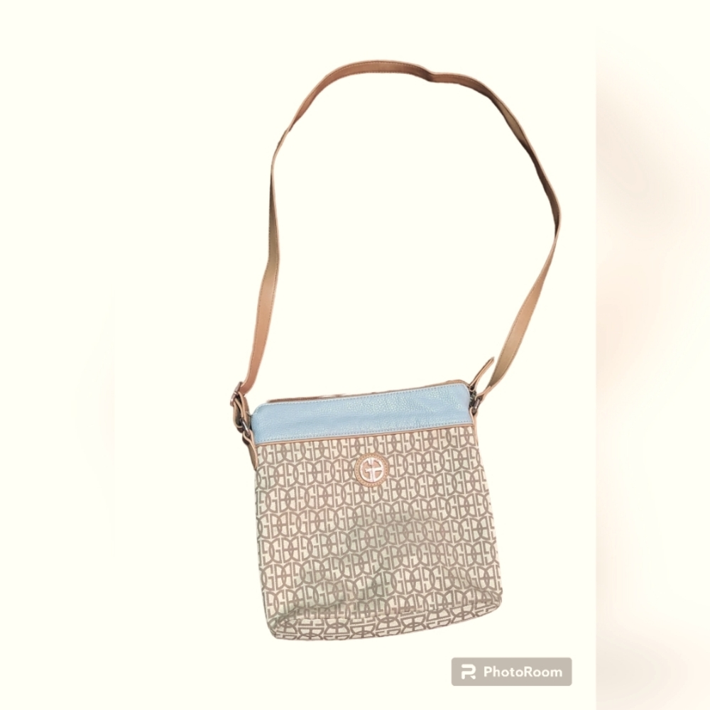 Like new Giani Bernini crossbody purse